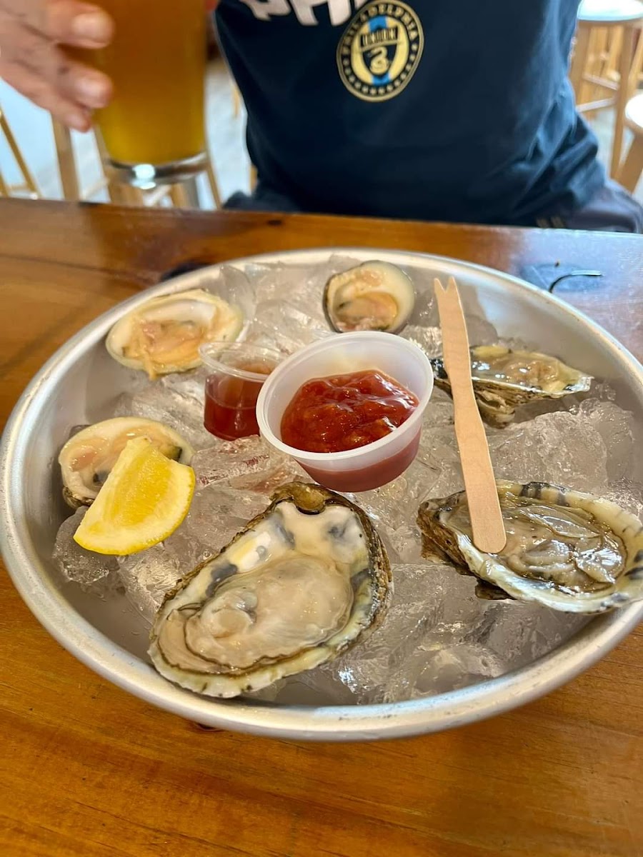 Triton Craft Beer and Oyster Bar Photo 4