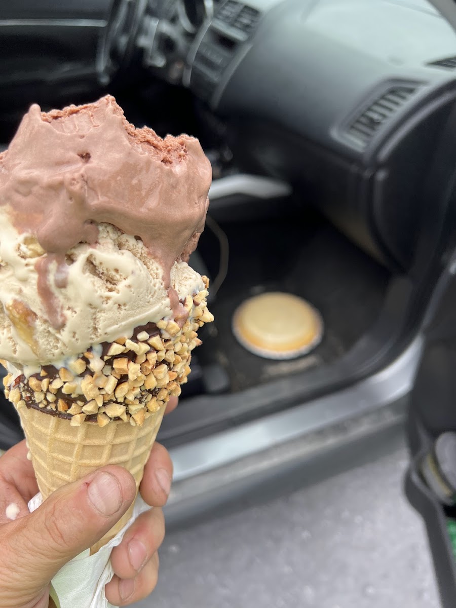 Devyns Creemee Stand Photo 9