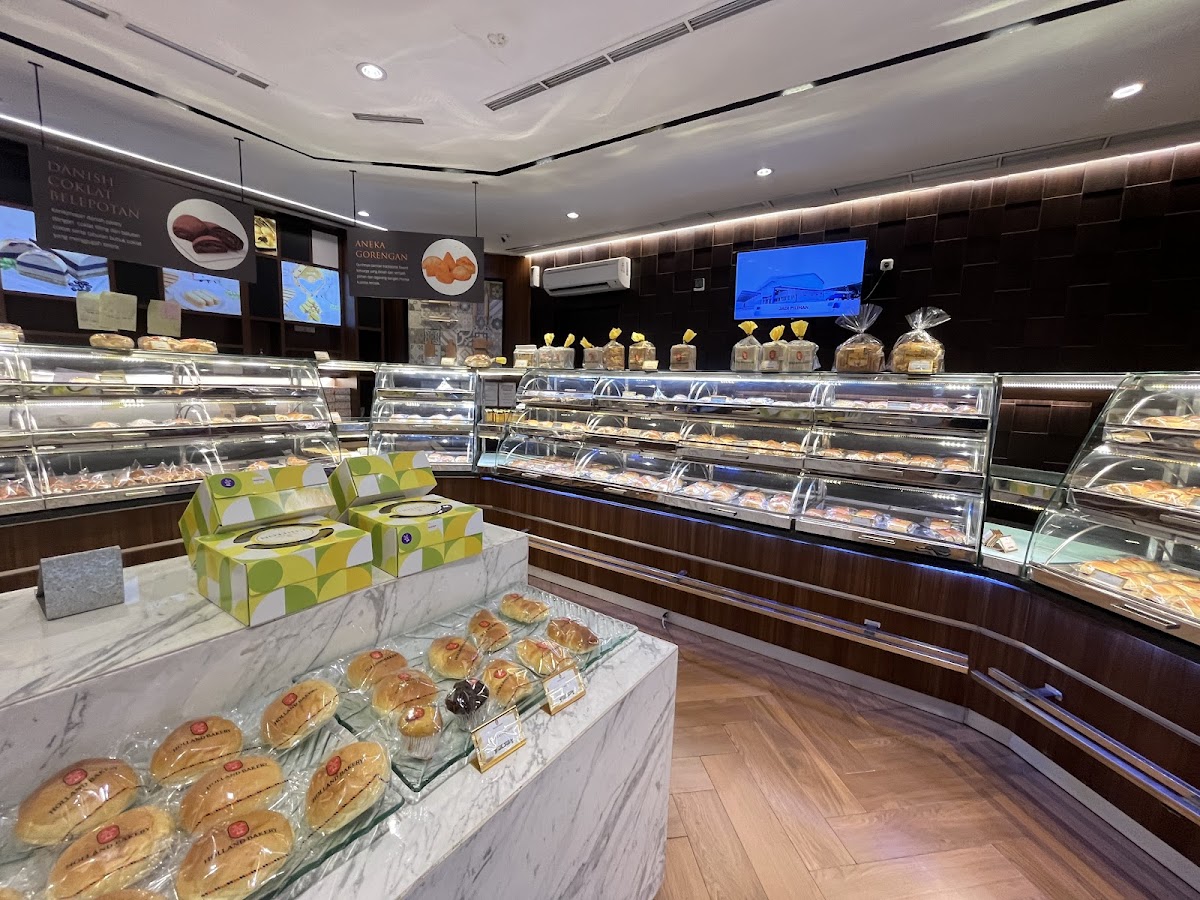Holland Bakery Sudirman Photo 3