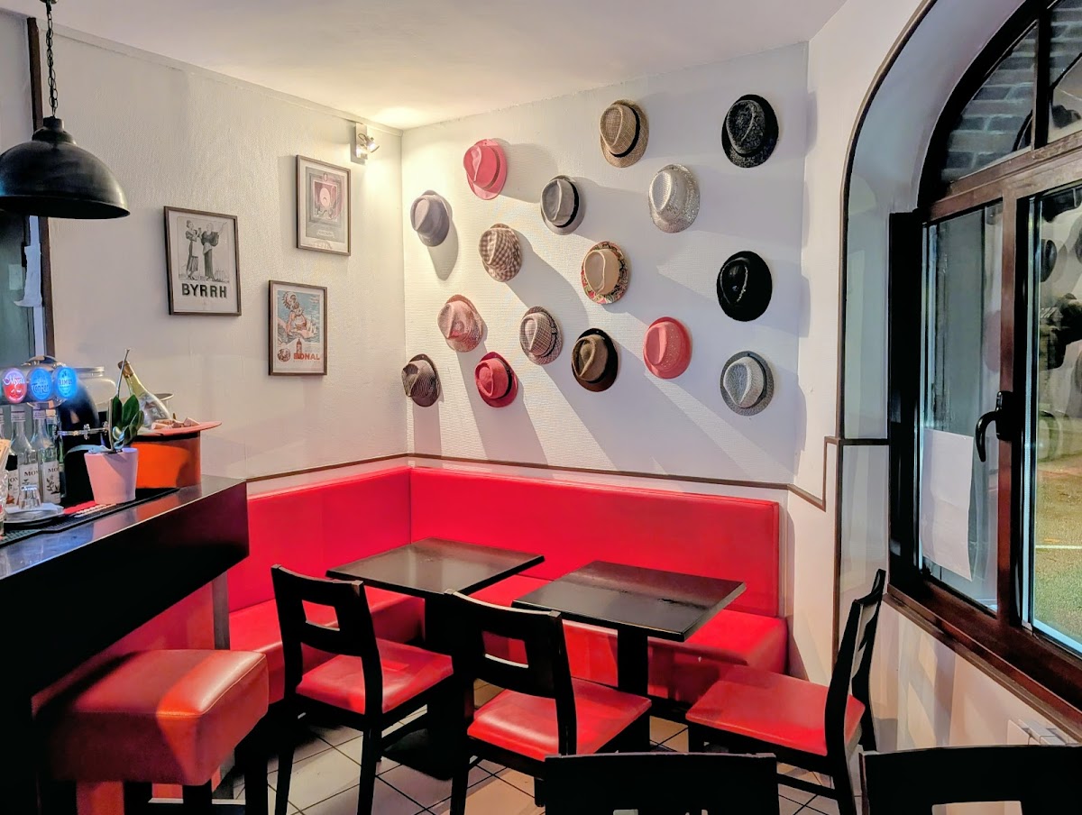 Le Bistrot du Chapeau Photo 3