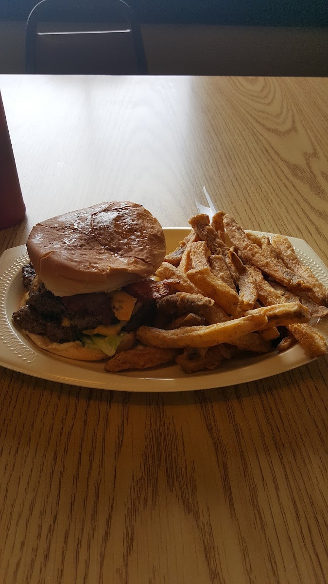 Bacon N' Burgers Photo 8