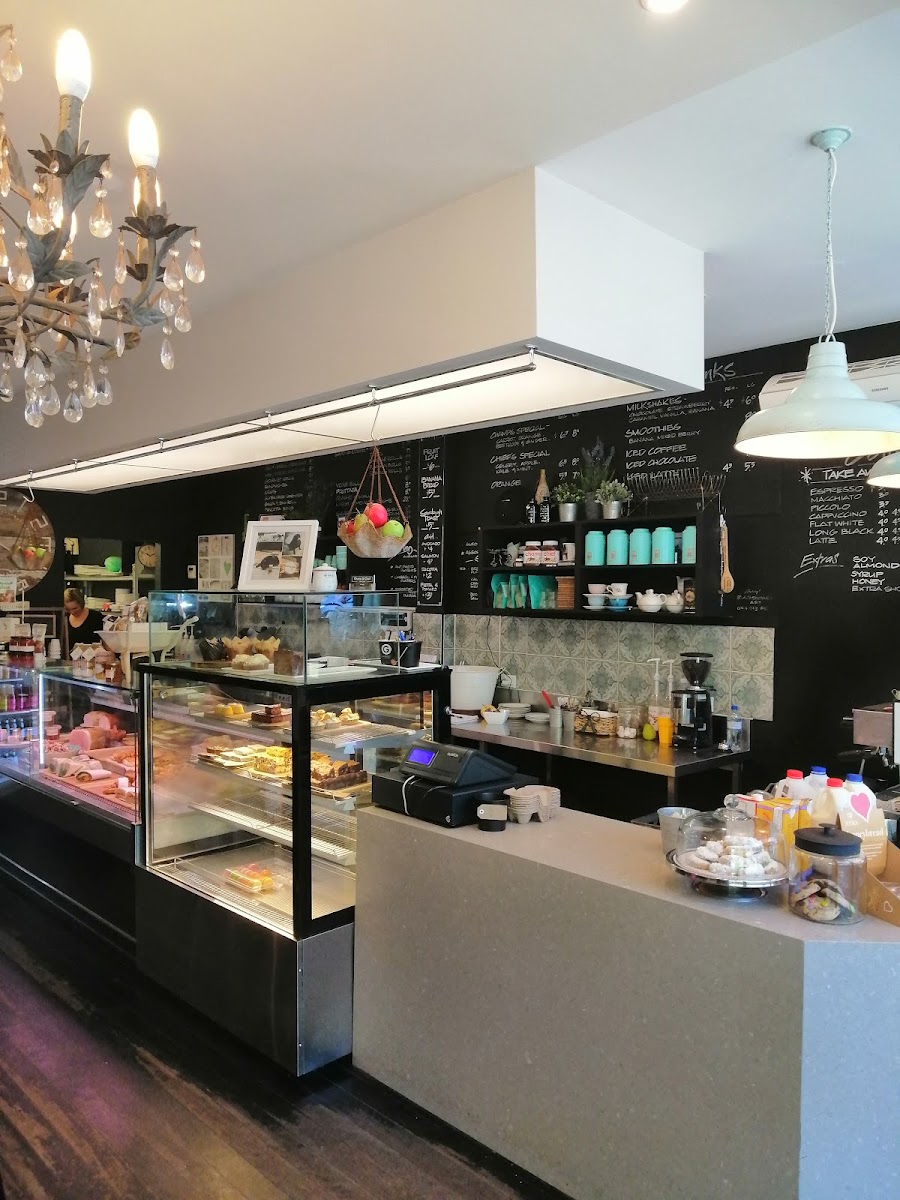 Amici Street Cafe