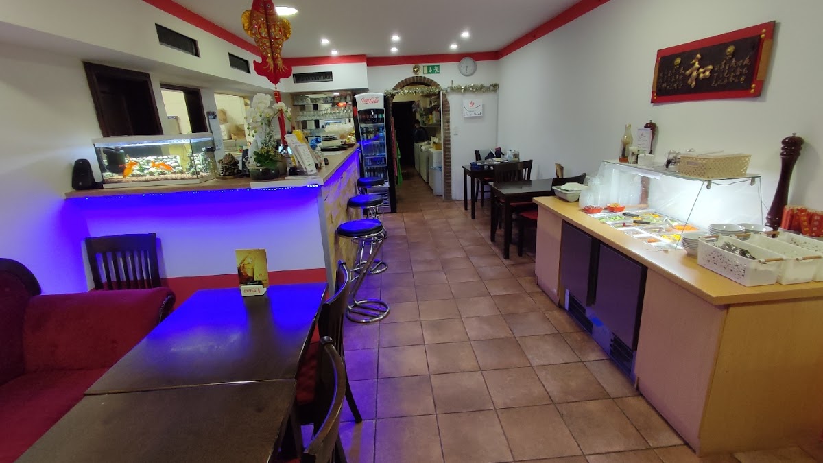 Lin's Wok
