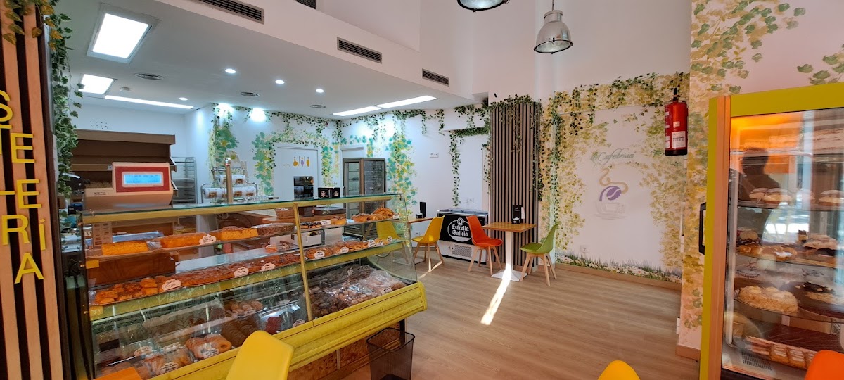 Cafetería, Panadería, Pastelería Angie Photo 6