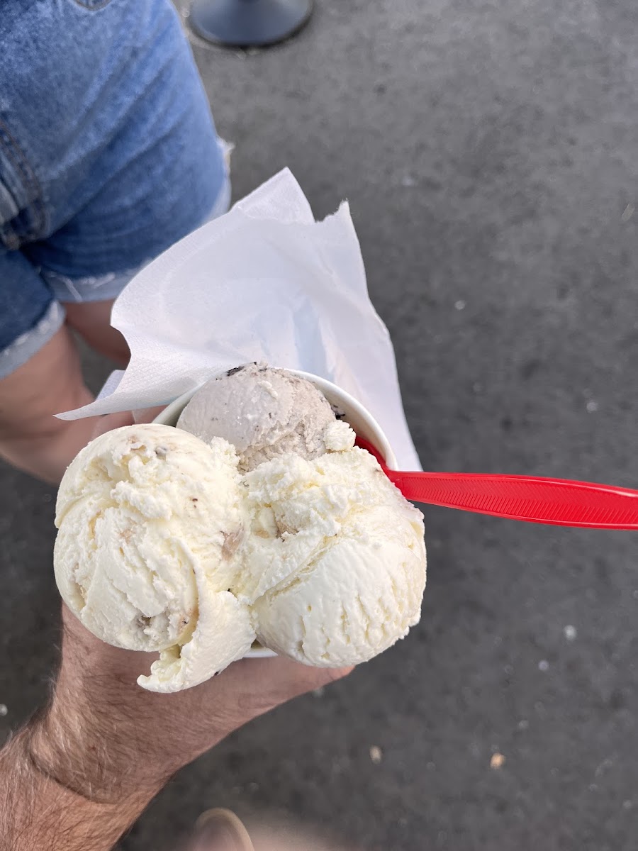 Booms Ice Cream Shop Photo 10