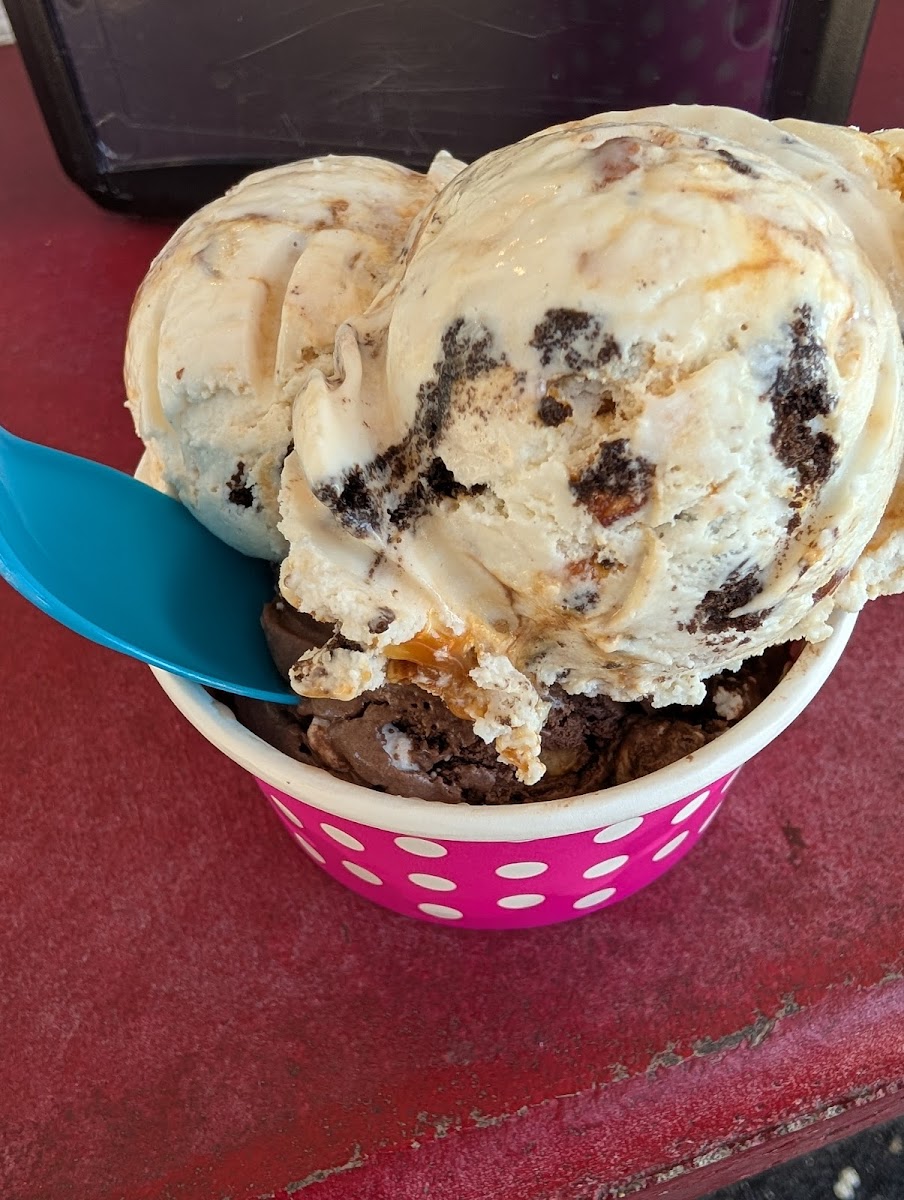Booms Ice Cream Shop Photo 3