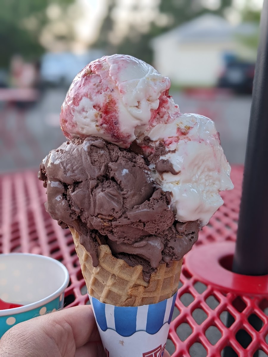 Booms Ice Cream Shop Photo 8