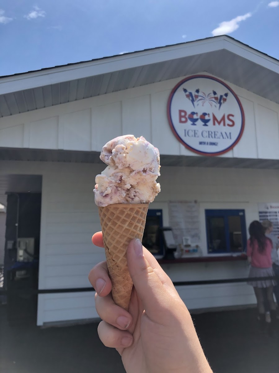 Booms Ice Cream Shop Photo 9