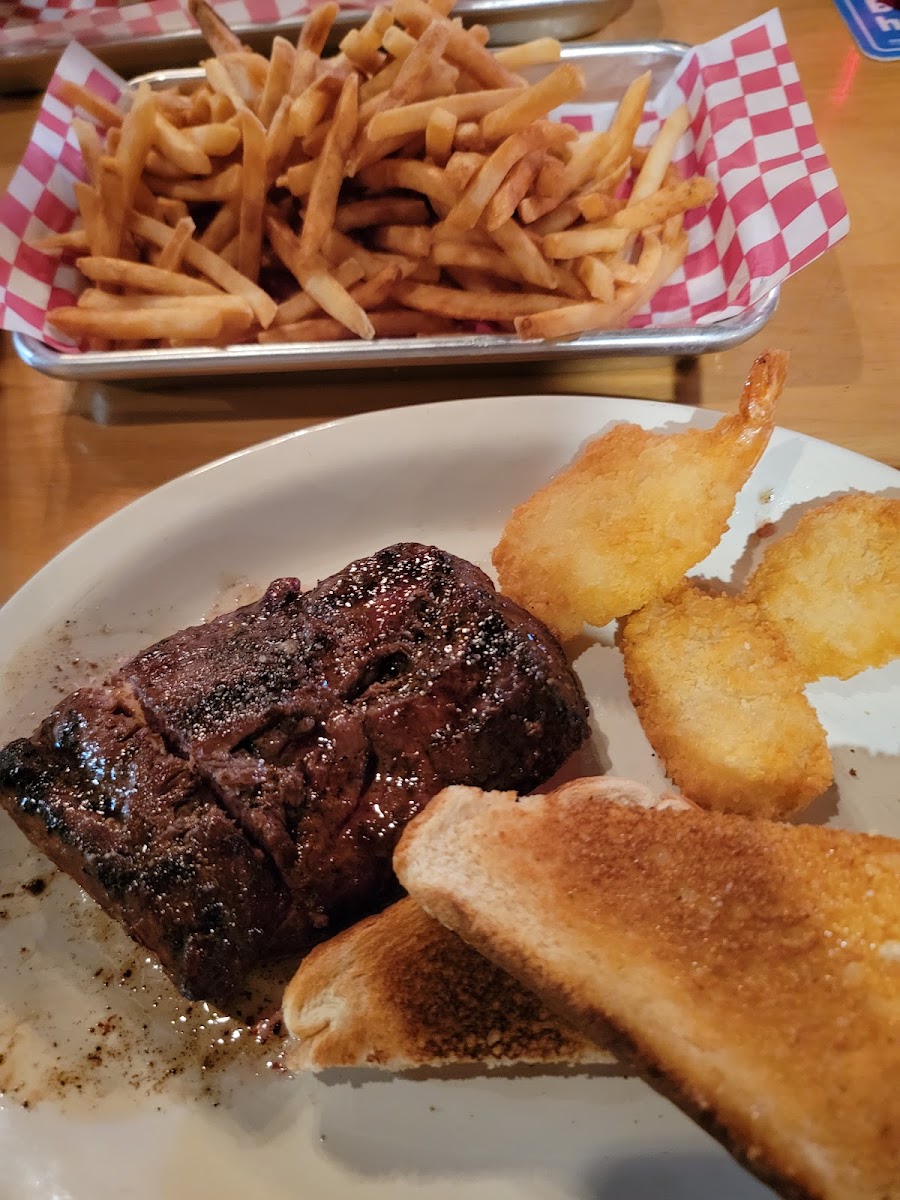 The Yard Bar & Grill Photo 2