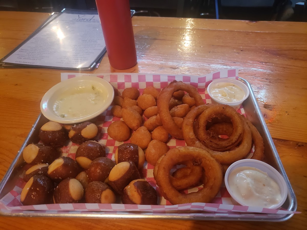 The Yard Bar & Grill Photo 9