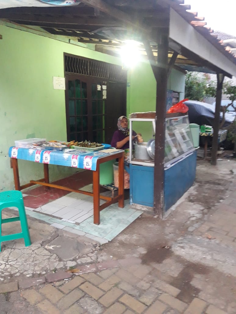 Nasi Uduk Maknyuz - BUDHE BEJO