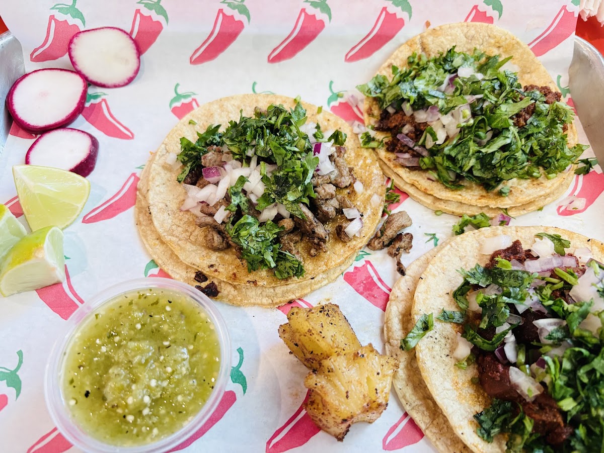 Lola's Fresh Taqueria Photo 4