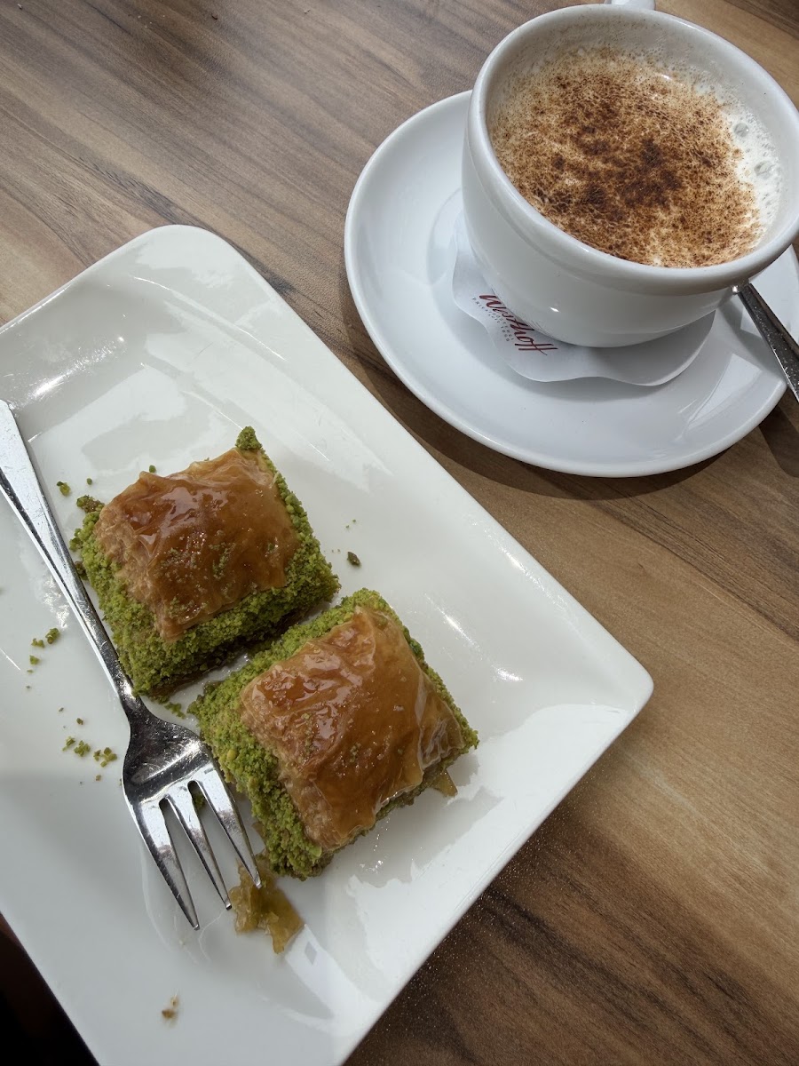 Café Aroma Photo 4
