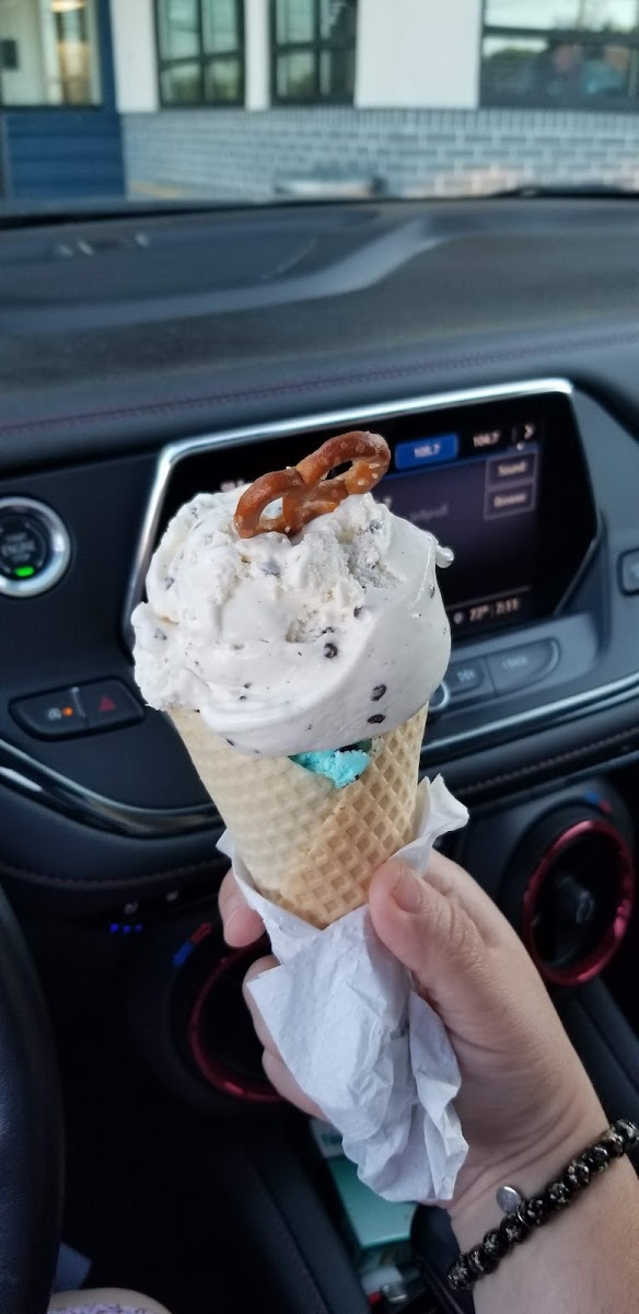 Bill Mack's Ice Cream Photo 10