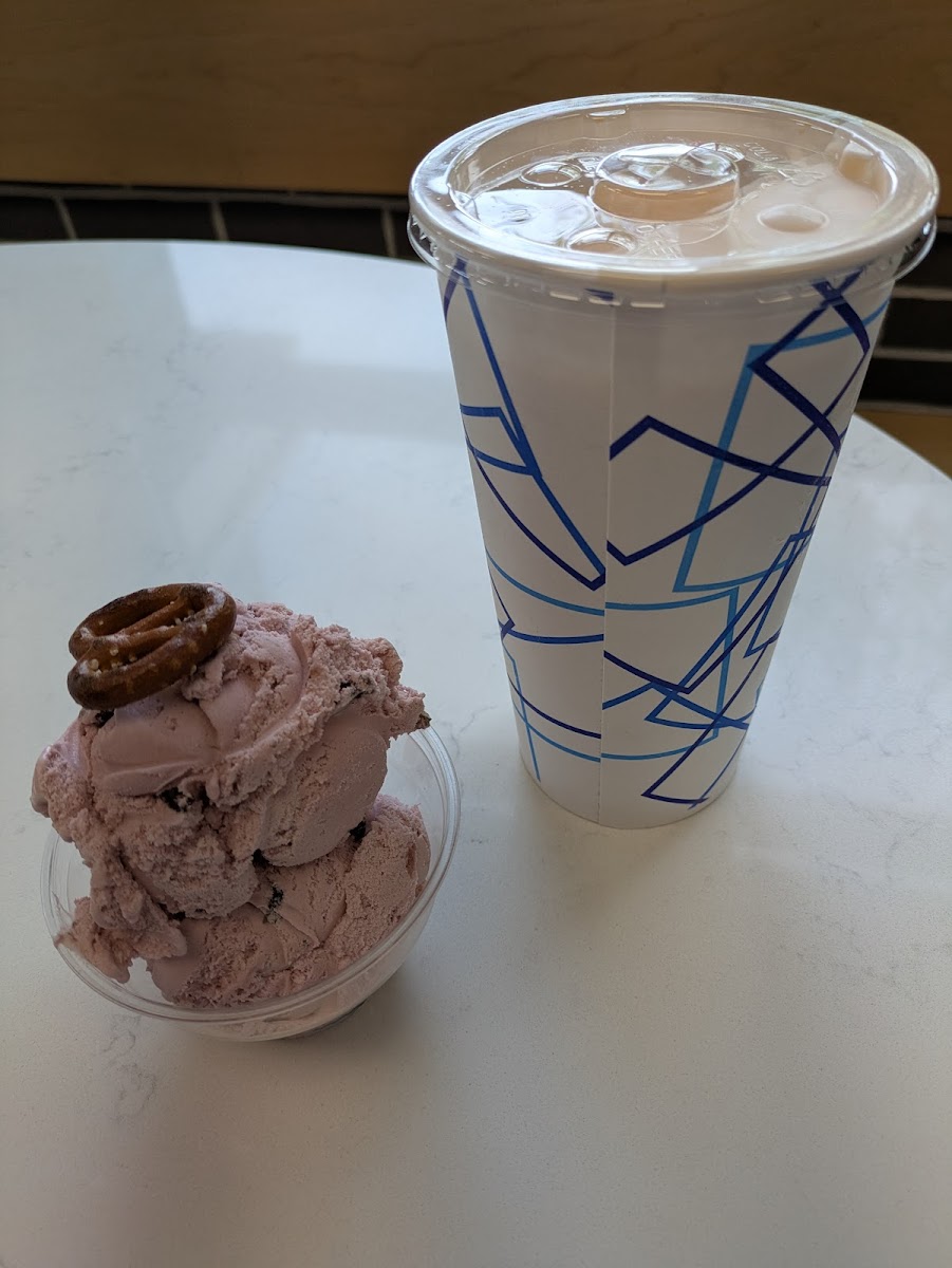 Bill Mack's Ice Cream Photo 2