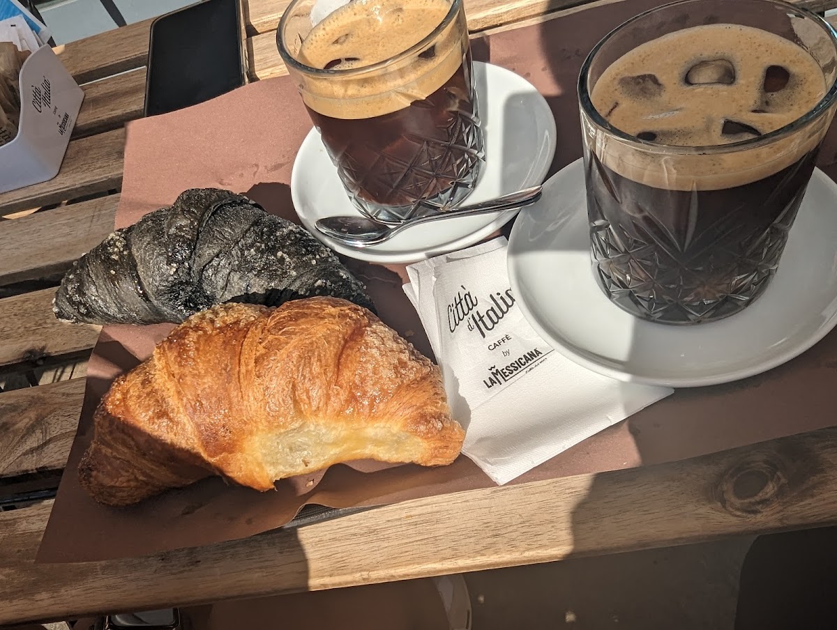 1000 Coffee & Bakery Photo 5