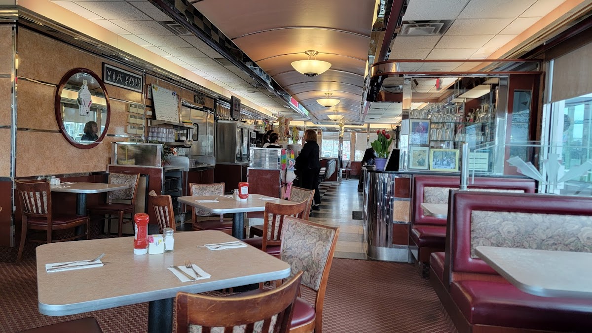 Empire Diner Photo 3