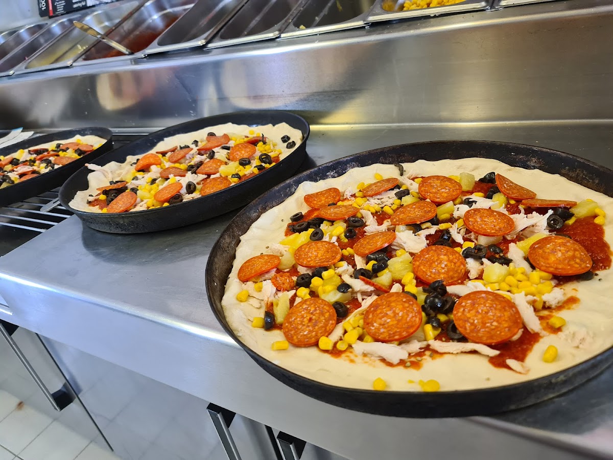 Ridgeway Pizza Photo 8