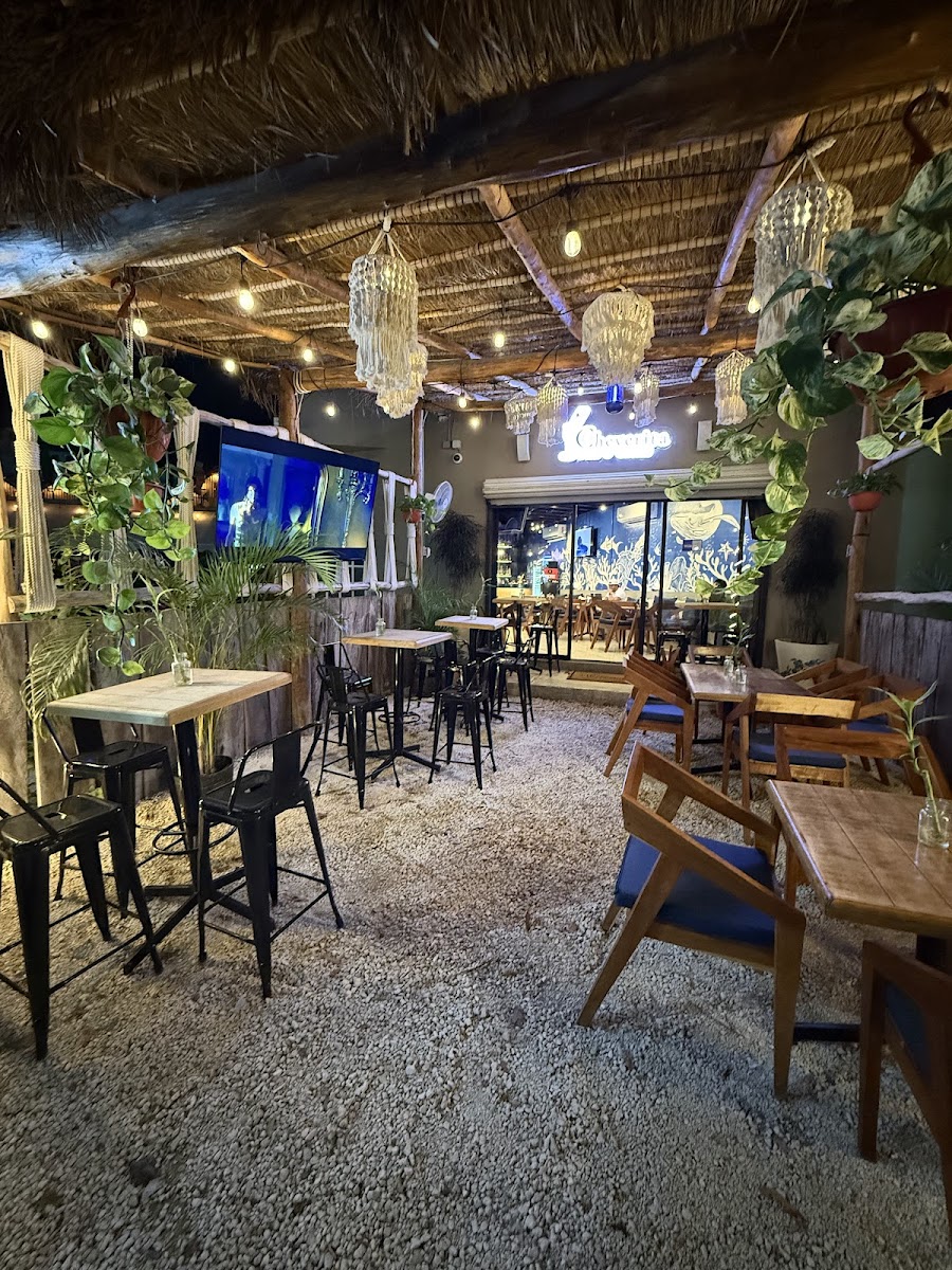 La Cheverita Fish & Chelas | Mariscos | Micheladas | Karaoke | DJ Photo 6