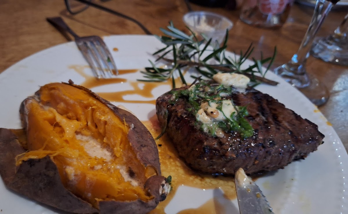 Chesapeake Bay Seafood & Steaks Photo 4