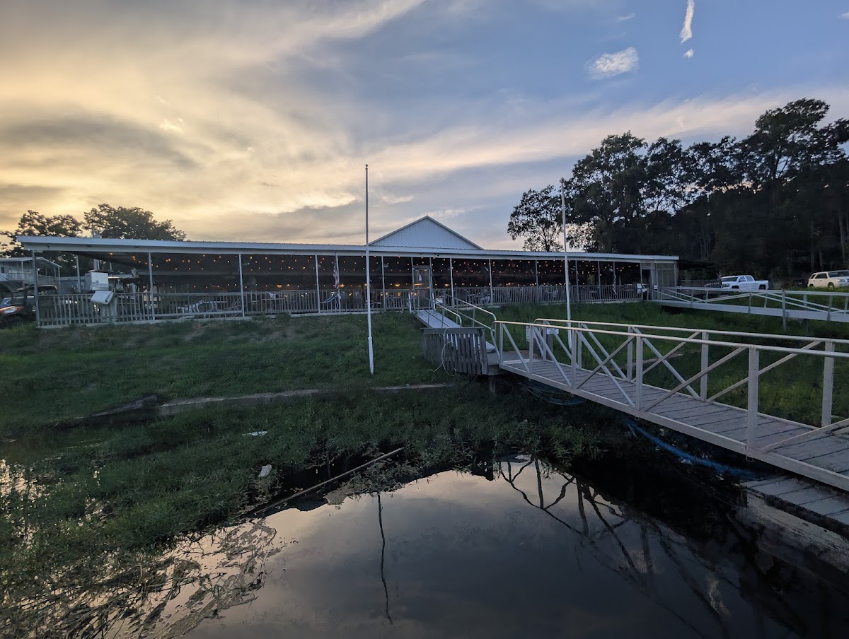 Scallywags Bar and Grill at Badin Lake Marina Photo 4