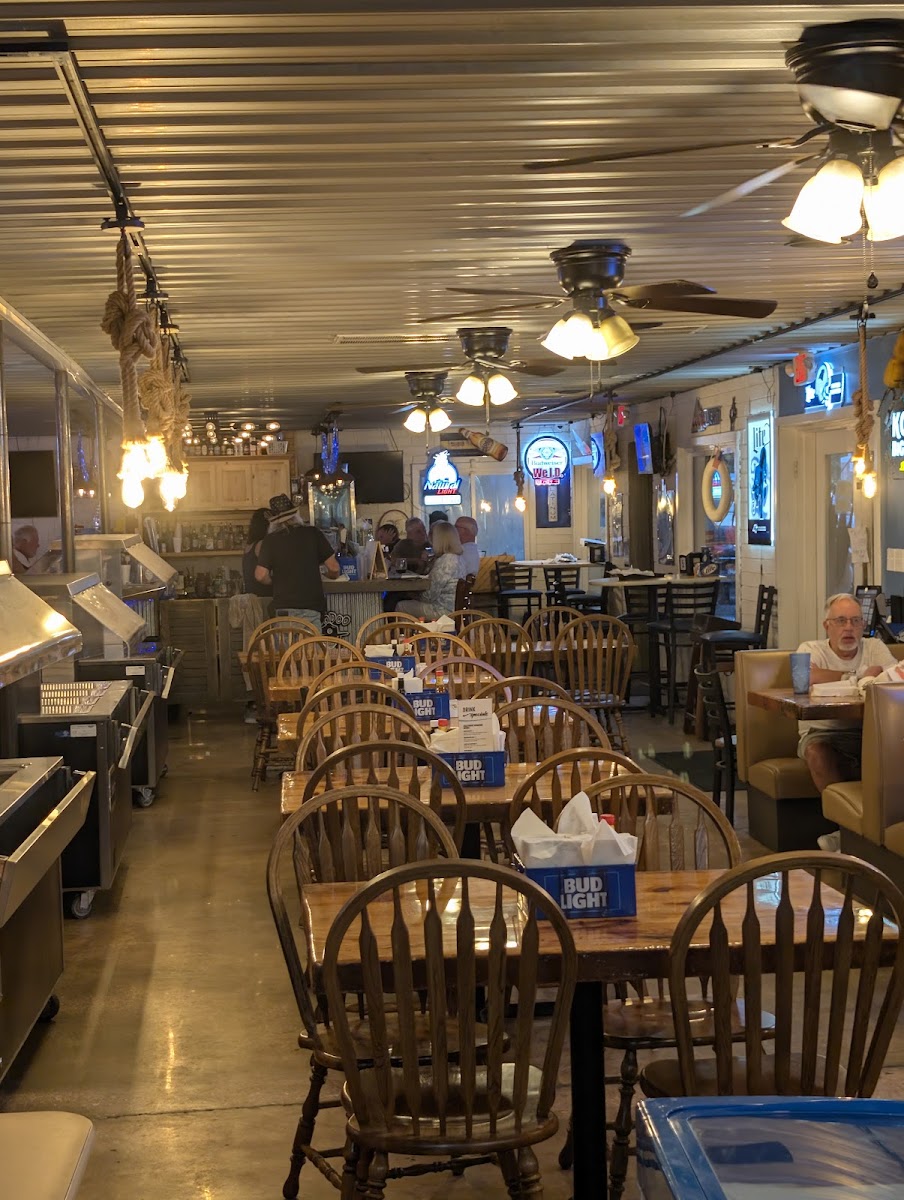 Scallywags Bar and Grill at Badin Lake Marina Photo 7