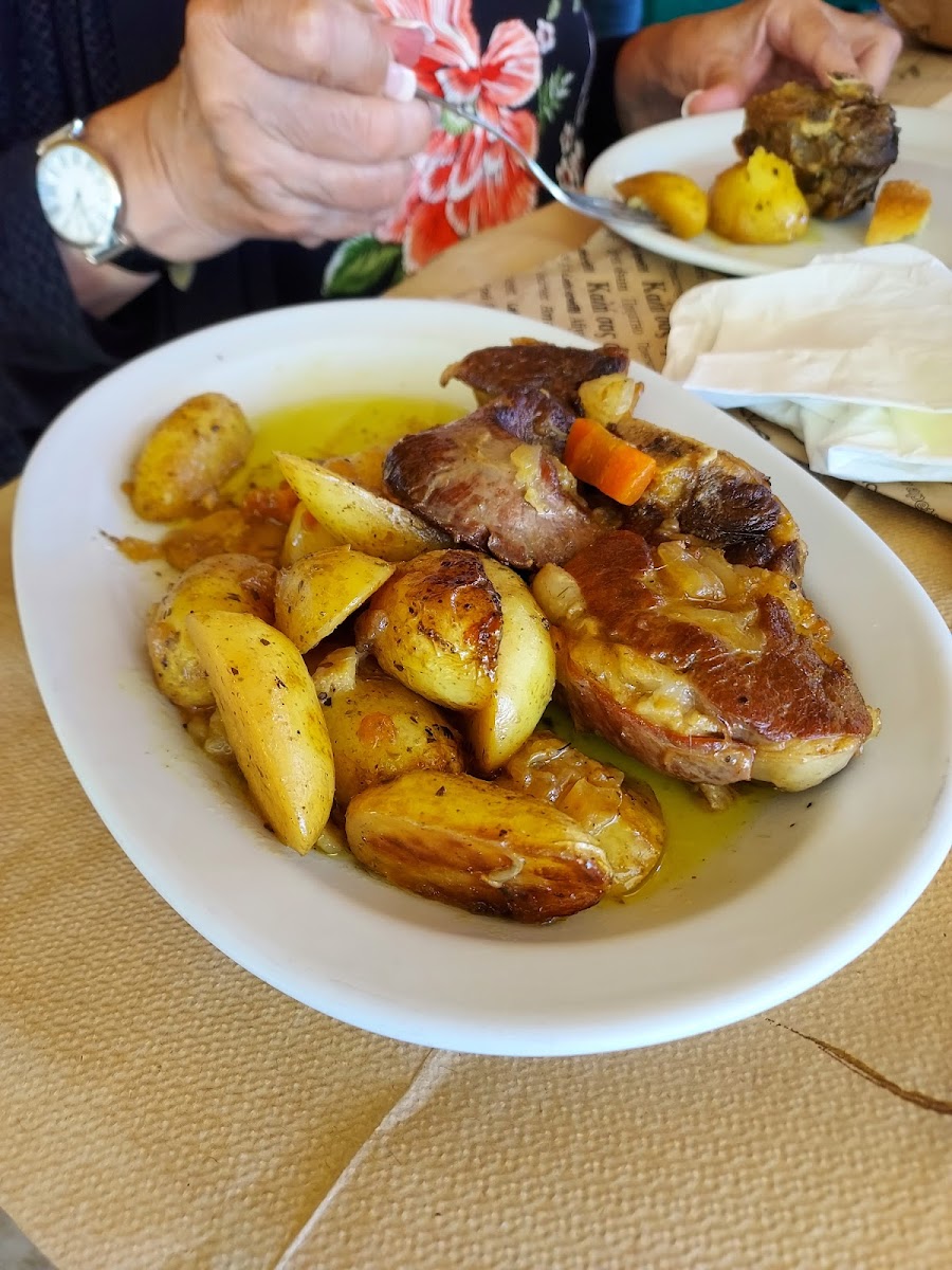 Costas Vassiliadis Tavern Photo 8