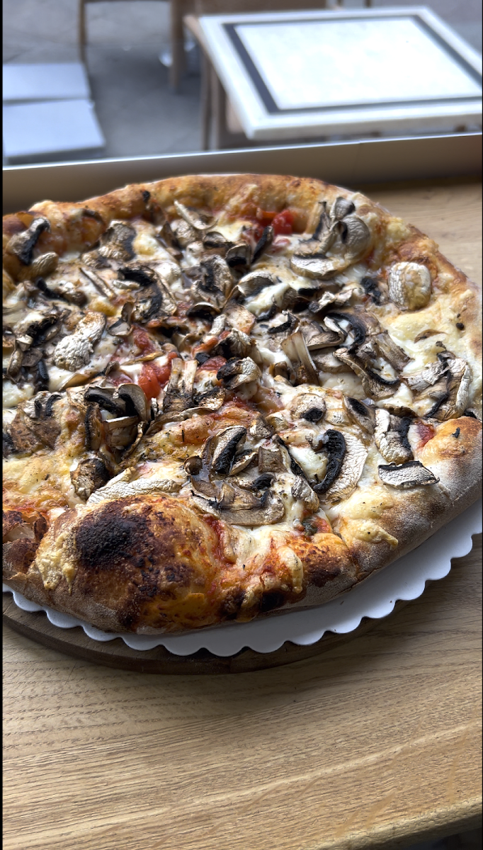 Holzofen Pizzeria Photo 8