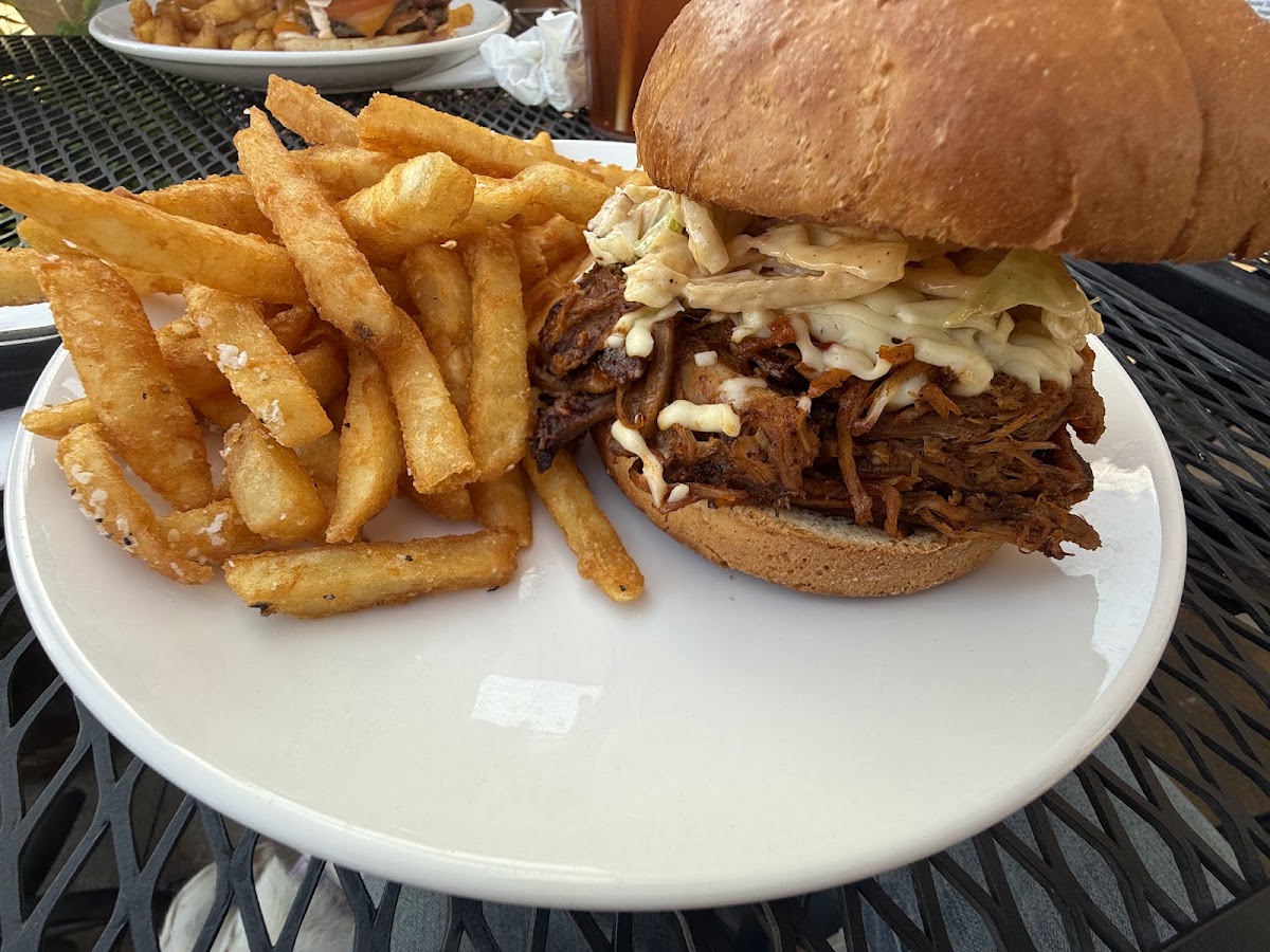 Rivertap Restaurant and Pub Photo 4