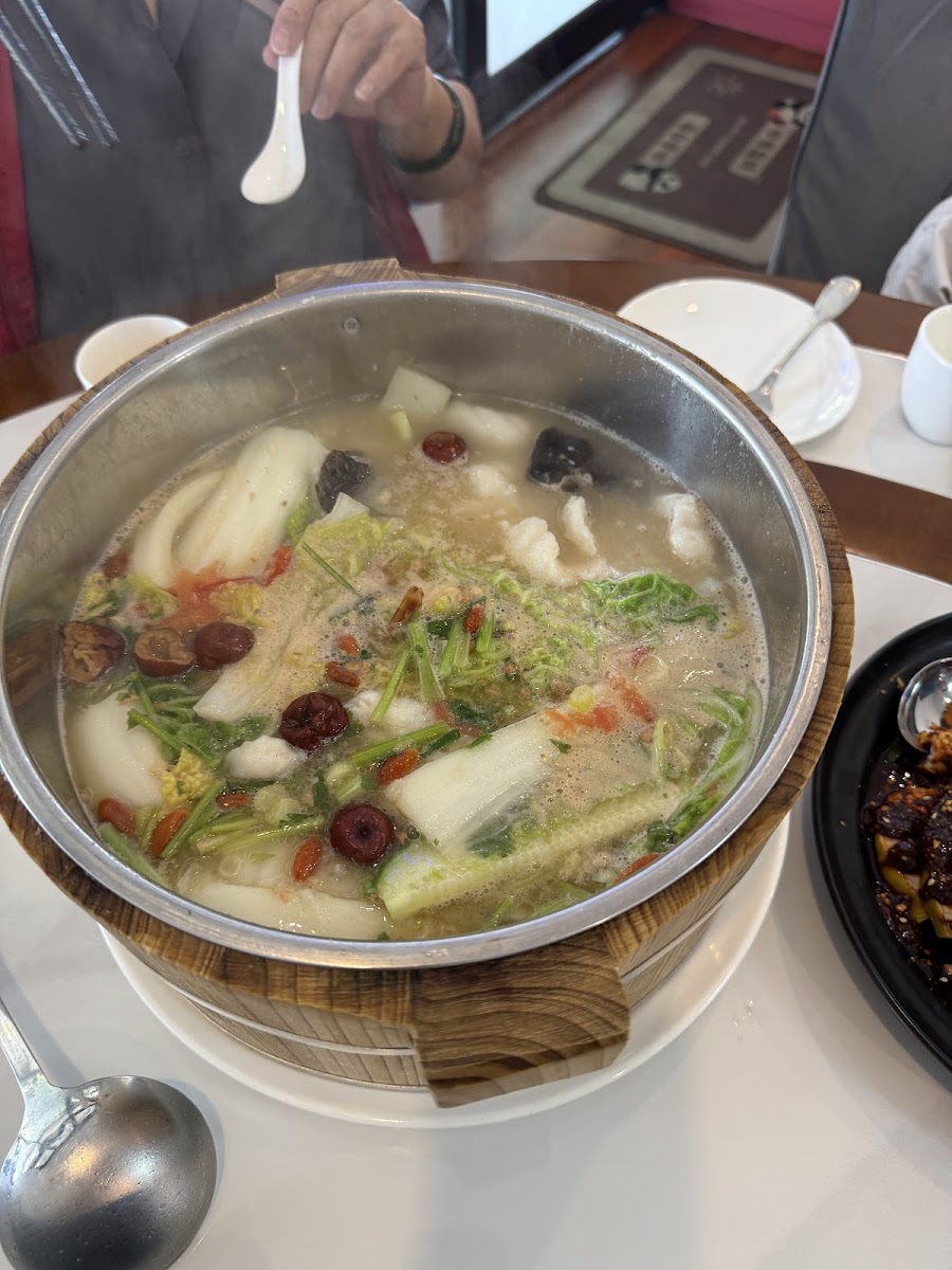 SPICE UP RESTAURANT 渝悦·木桶鱼 Photo 4
