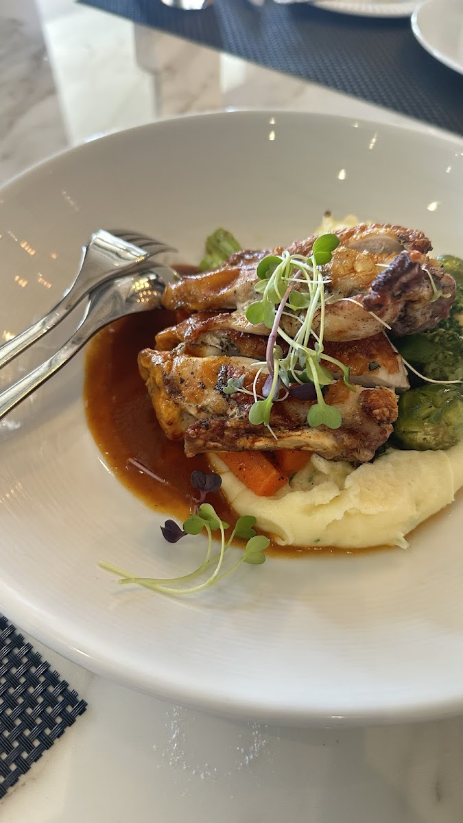 Le Bistro's Restaurant Photo 4