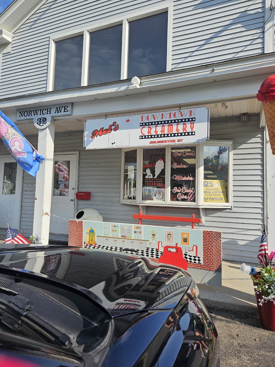 Mel’s Downtown Creamery Photo 4