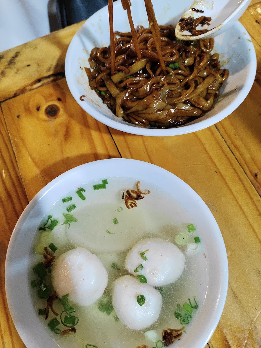 La Gourmet Noodle House Photo 10