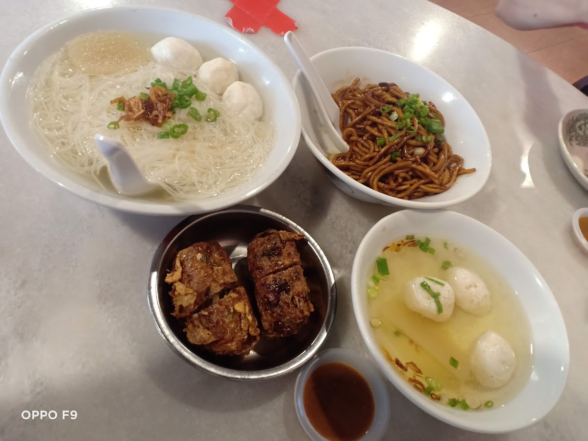 La Gourmet Noodle House Photo 7