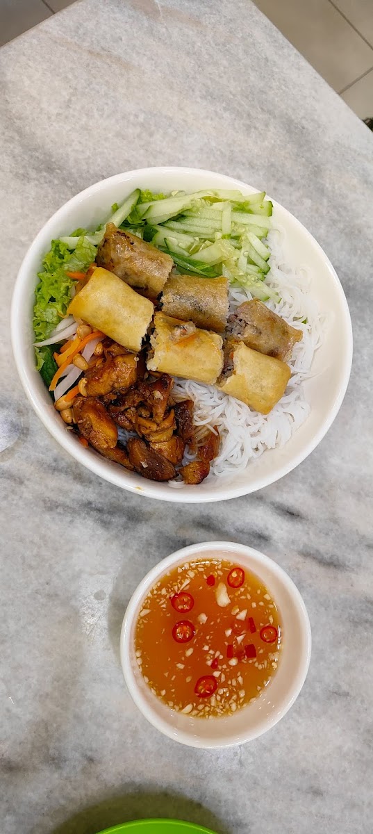 Món Việt ( Sai Gon Spring Rolls ) Photo 10