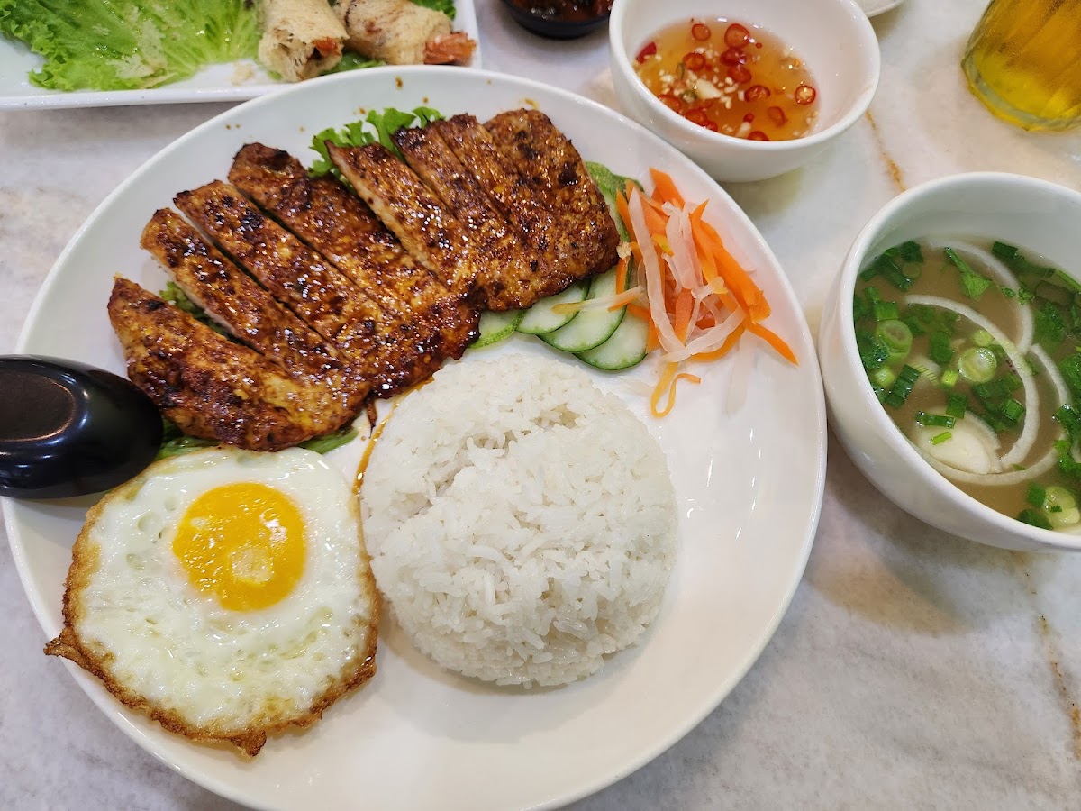 Món Việt ( Sai Gon Spring Rolls ) Photo 8
