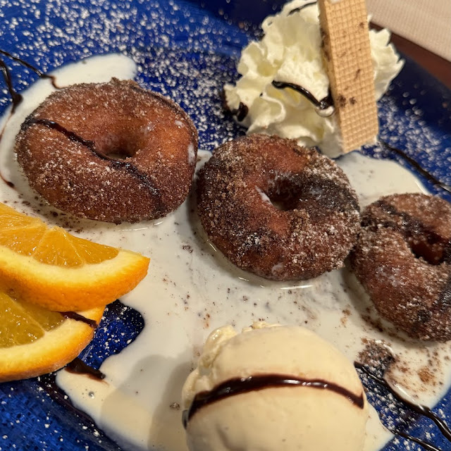 Apfelküchle Mit Sahne Und Eis