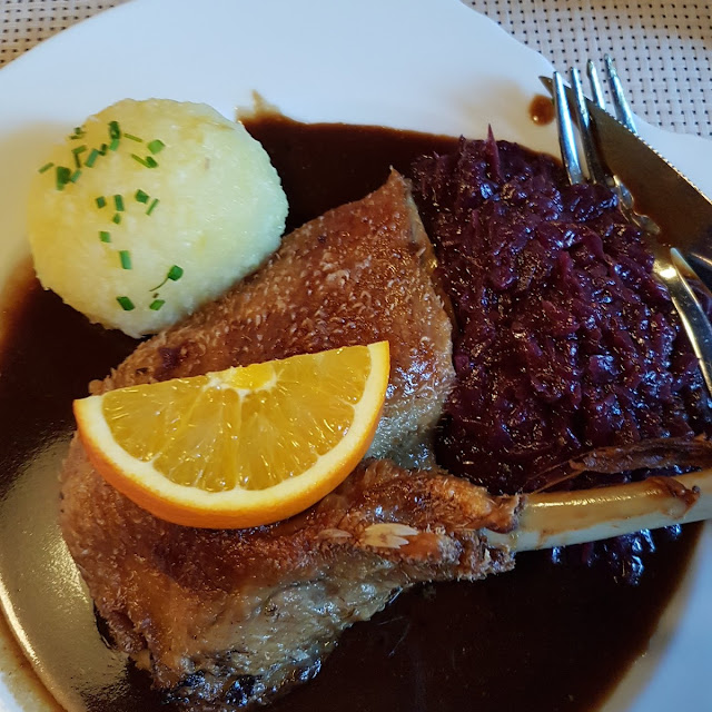 Gänsebraten Mit Knödel Und Rotkraut