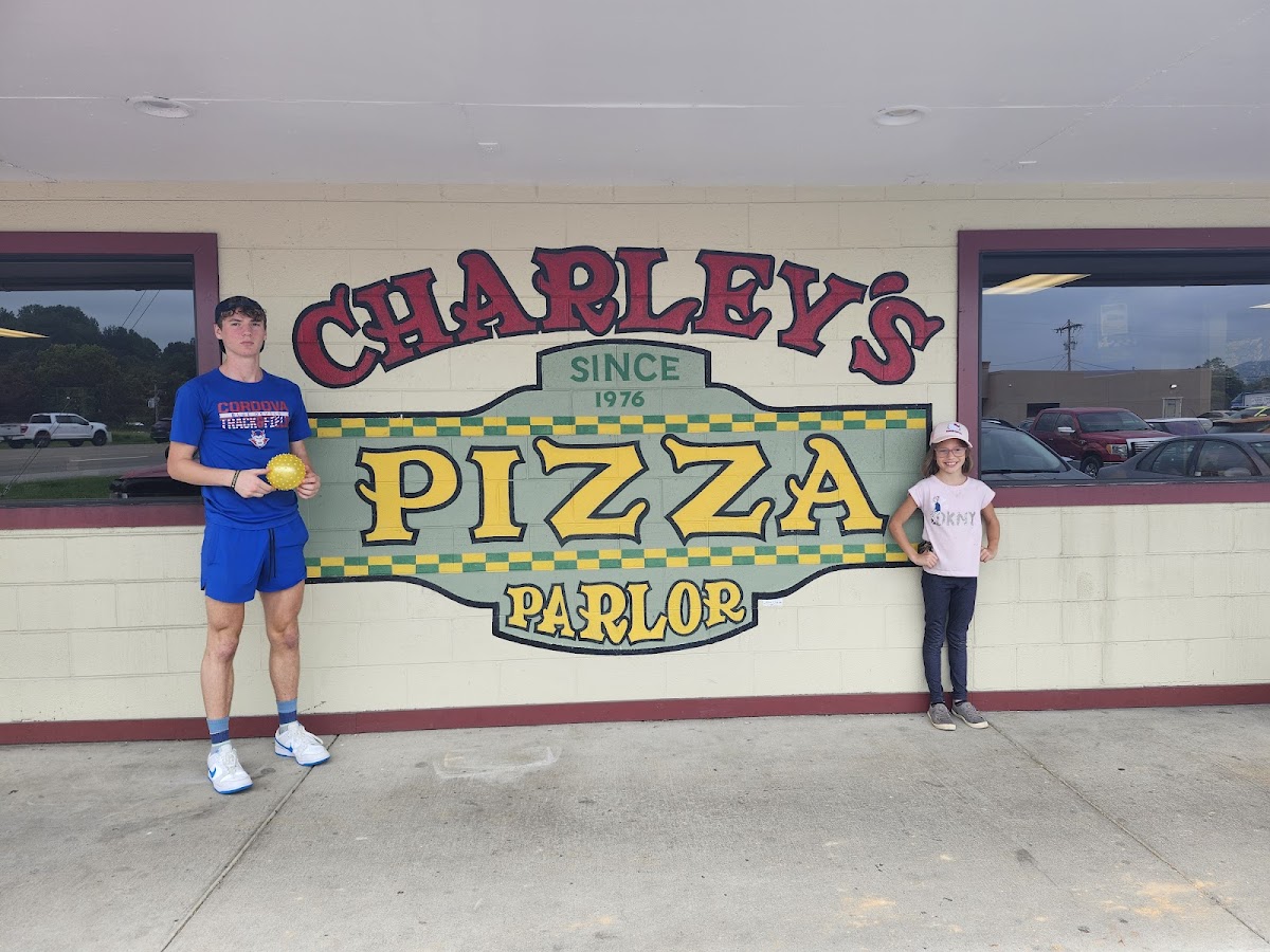 Charley's Pizza Parlor Photo 3