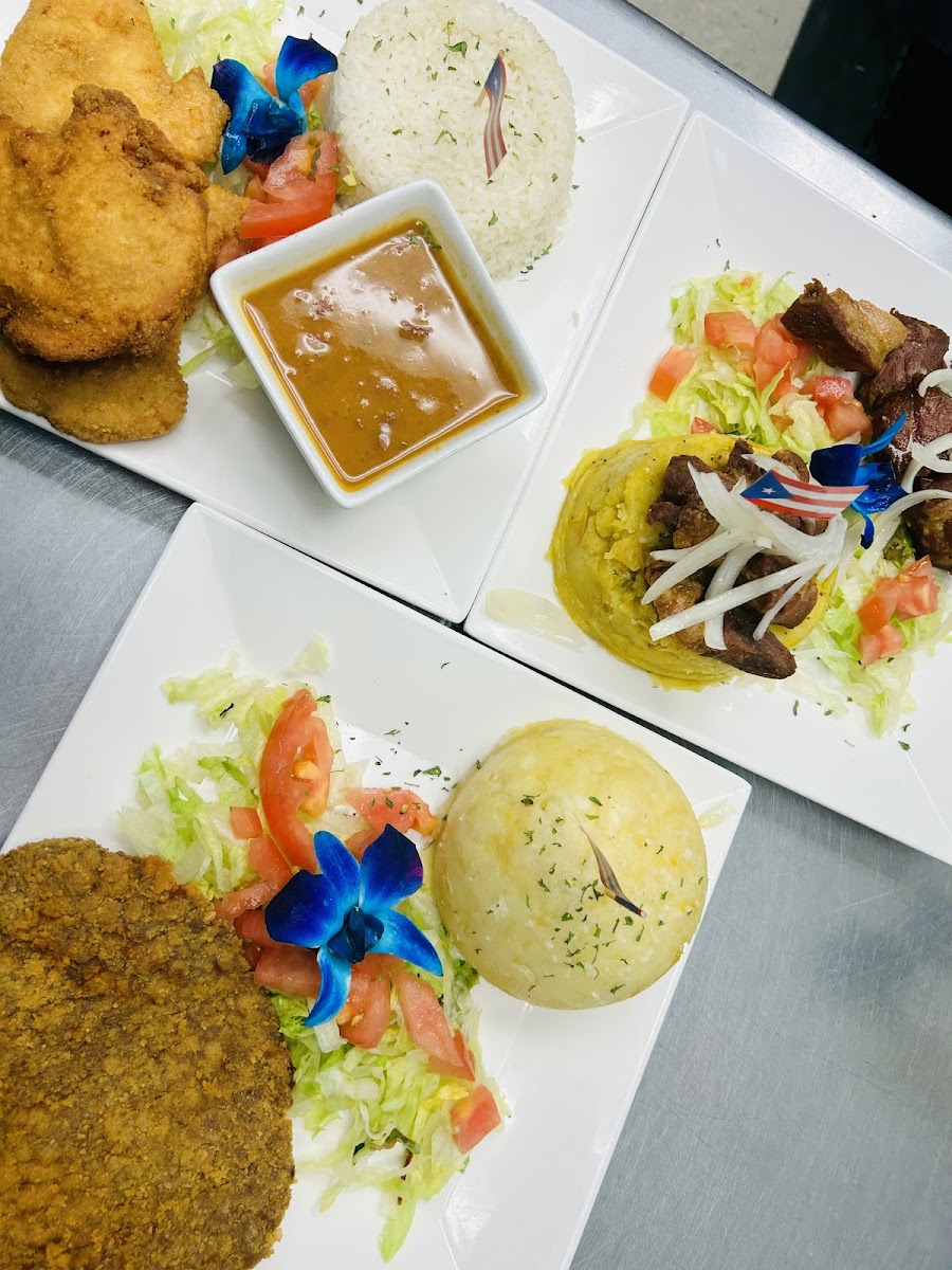 La Isla Menos Restaurant Photo 3