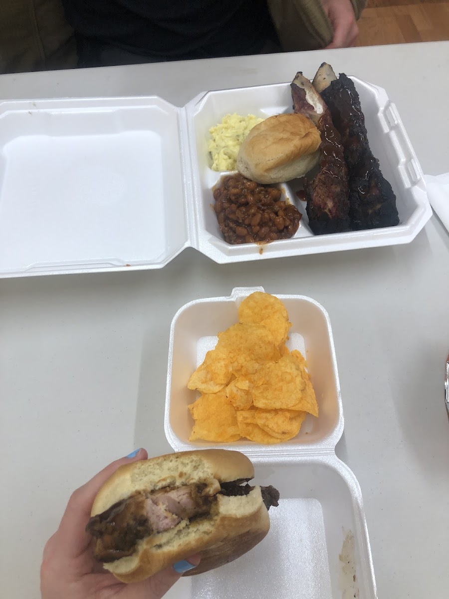 Big Fella’s BBQ lounge Photo 7