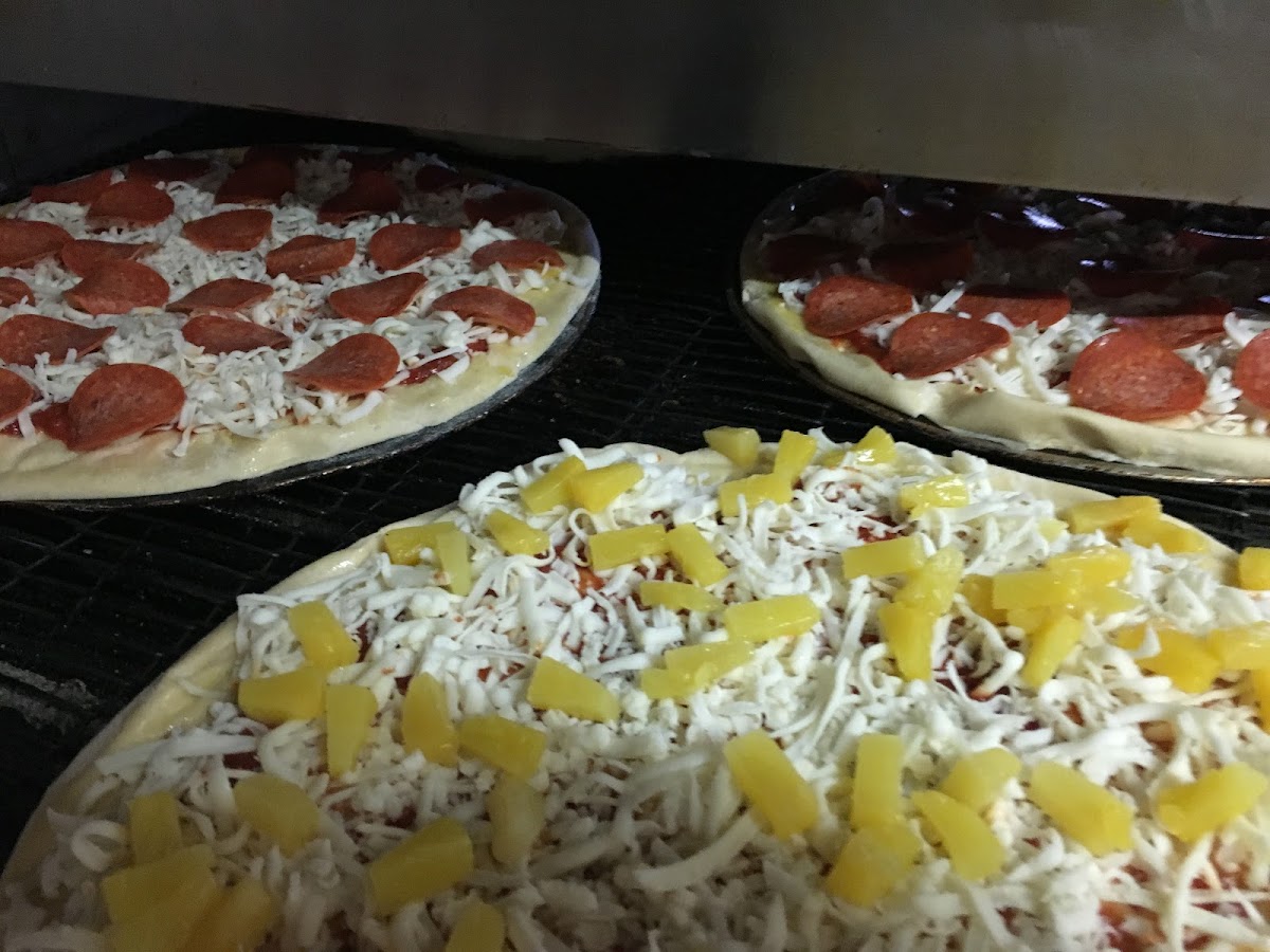 Gino's Italian Pizzeria Photo 9