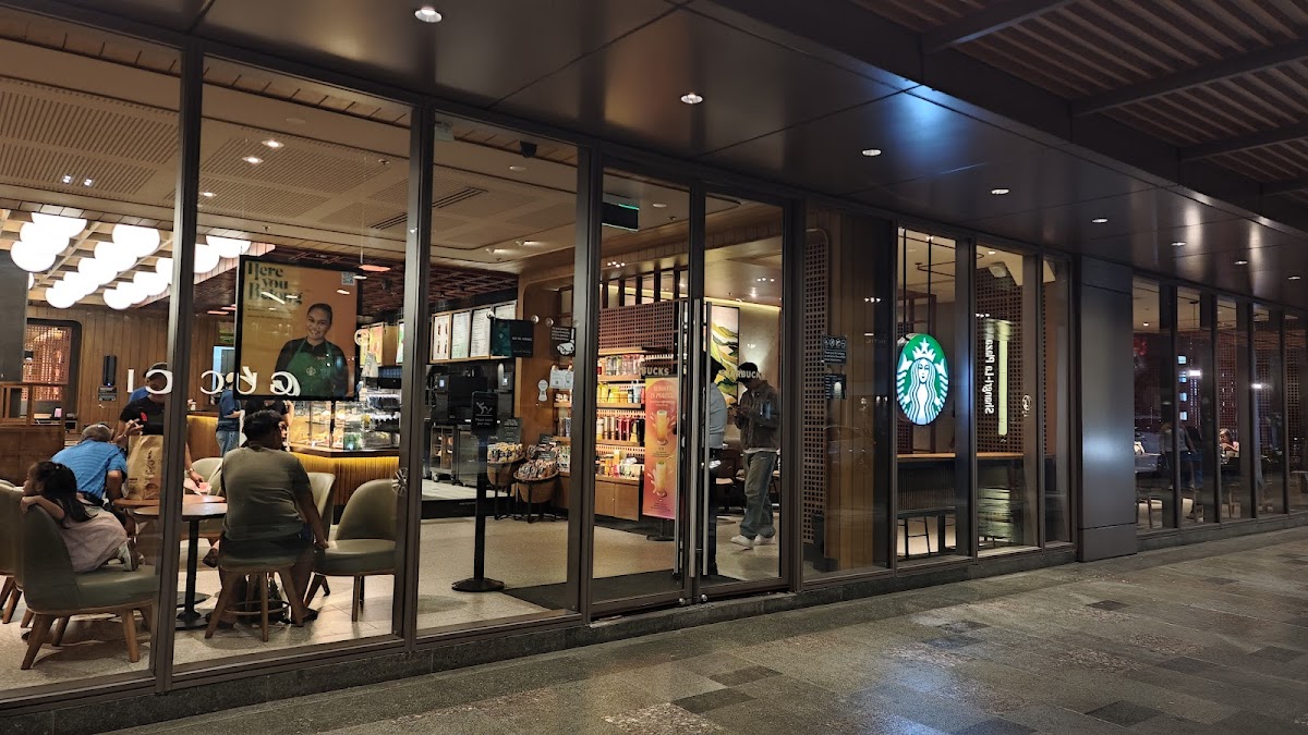 Starbucks Shangri−La Plaza Level 1 Photo 4