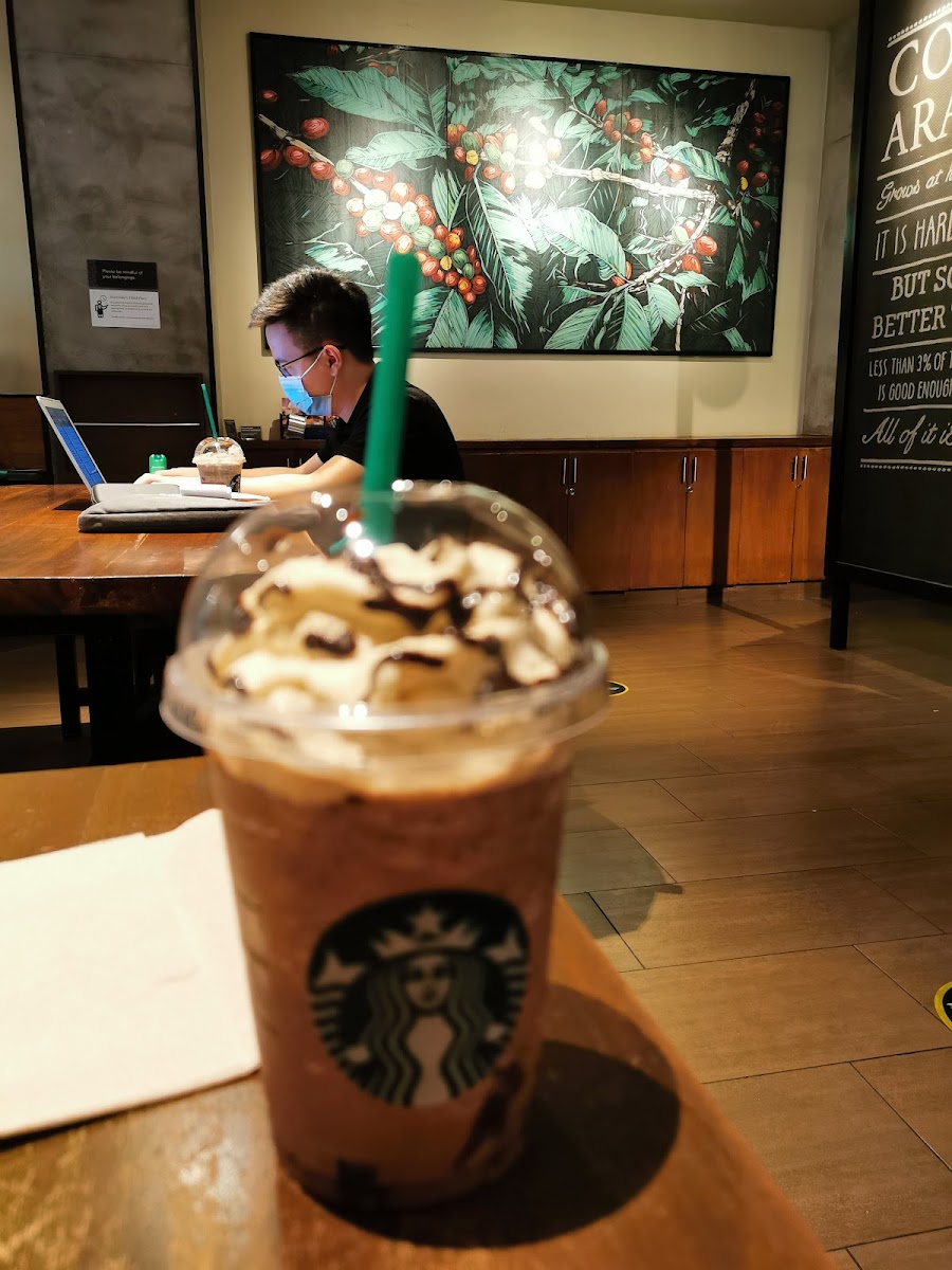 Starbucks Shangri−La Plaza Level 1 Photo 5