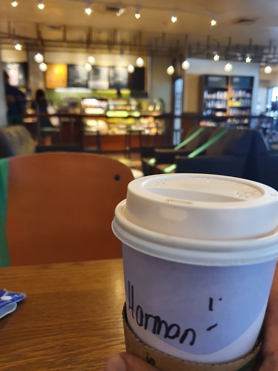 Starbucks Shangri−La Plaza Level 1 Photo 6