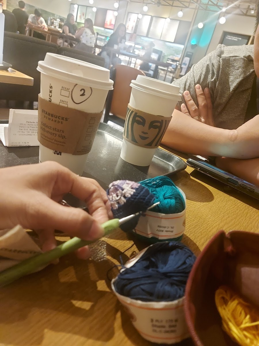 Starbucks Shangri−La Plaza Level 1 Photo 9