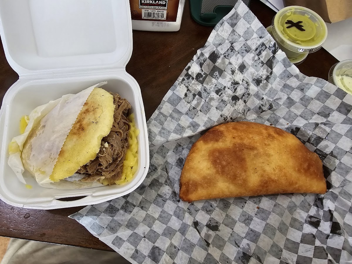 Entre Panas Venezuelan food Photo 6