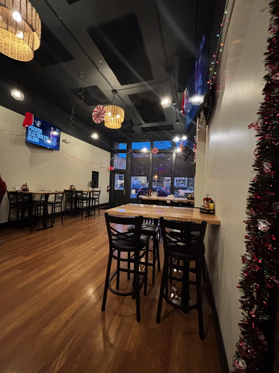 SunnySips Bar&Grill Photo 7