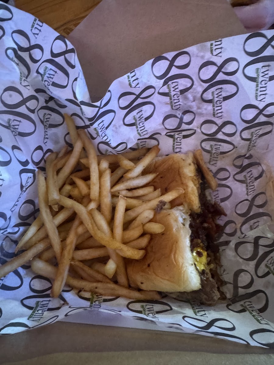 80-20 Smashburgers Photo 5