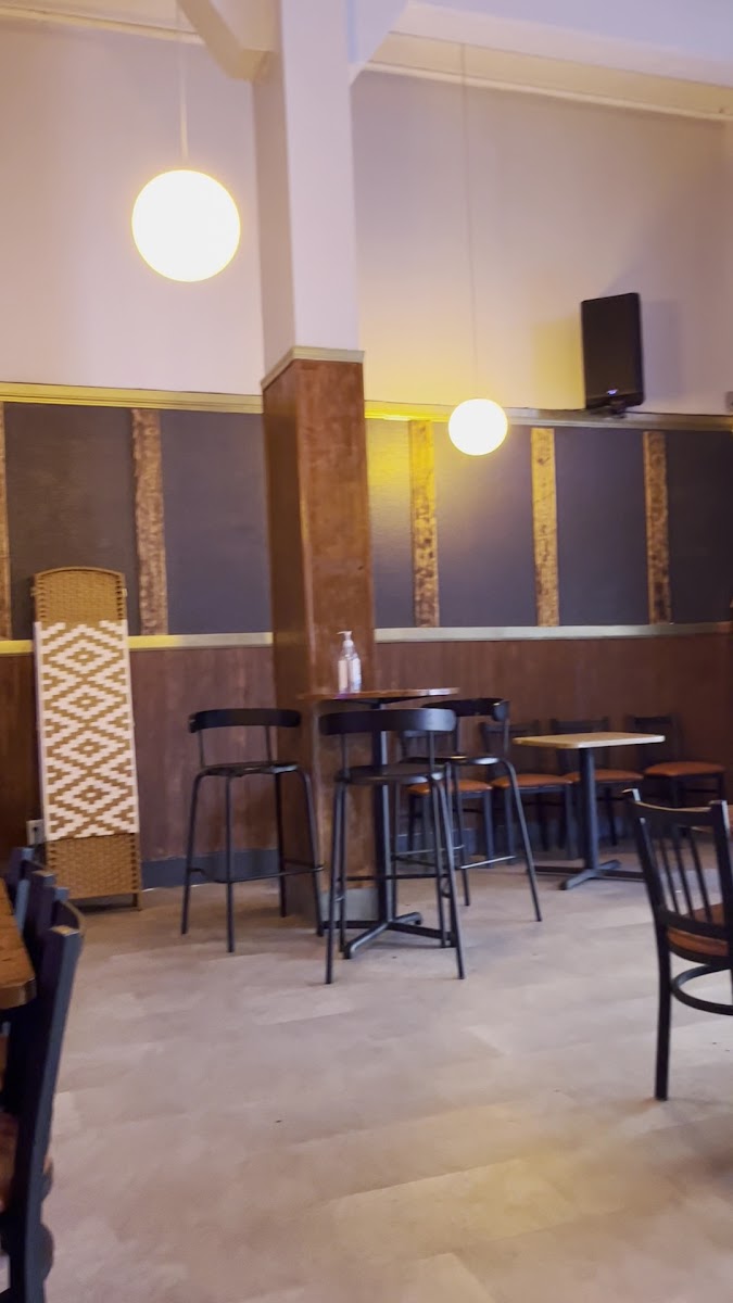 Zara Restaurant Photo 4